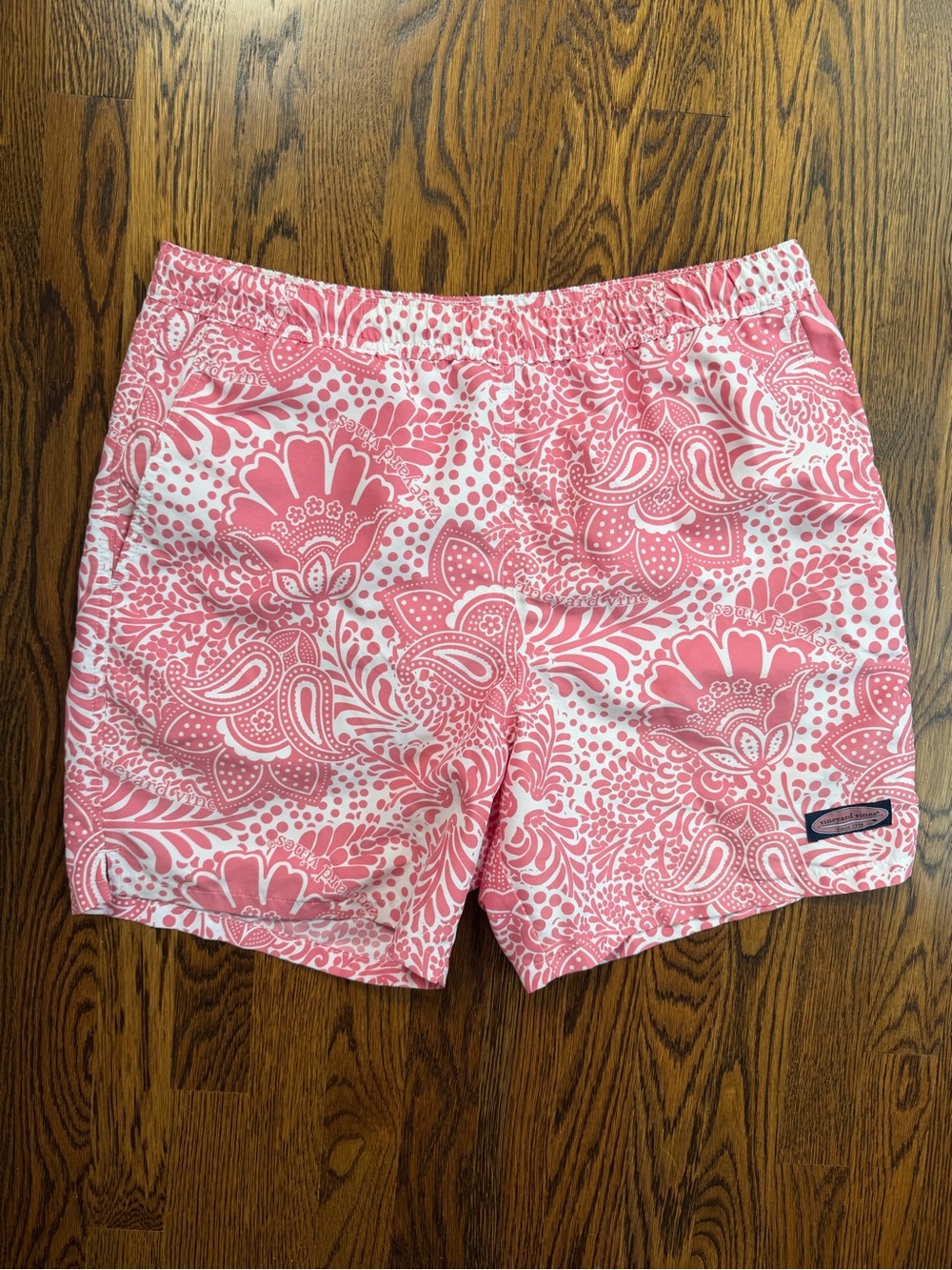 Vineyard Vines Peppy Pink Floral Paisley Print Men’s Lined Swim Trunks
